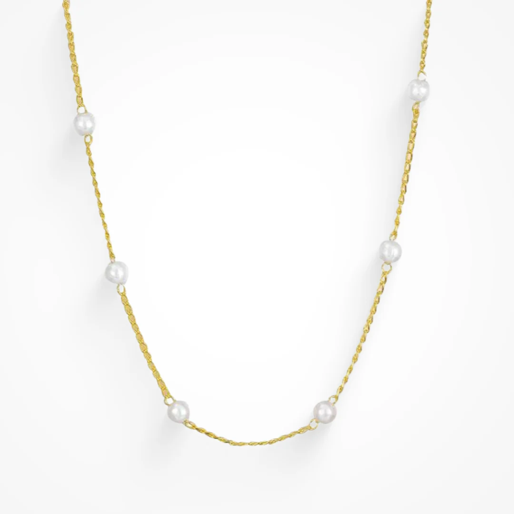 Dainty vs. Statement Jewelry: What’s Your Style?